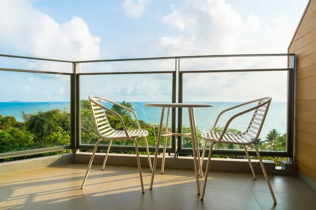 Modern glass balcony railing design