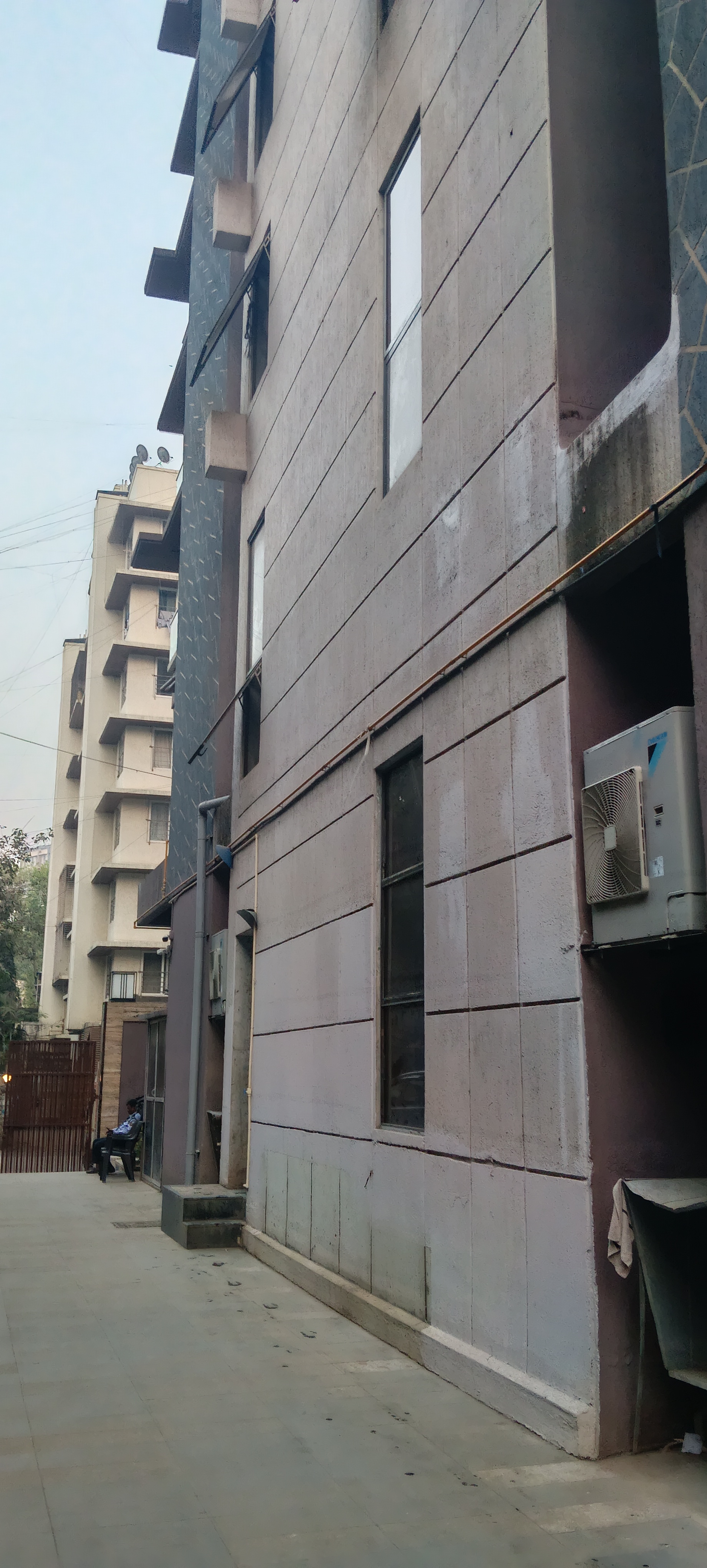 Izzara Building — Premium Residential Glazing, Khar workshop - Image 6
