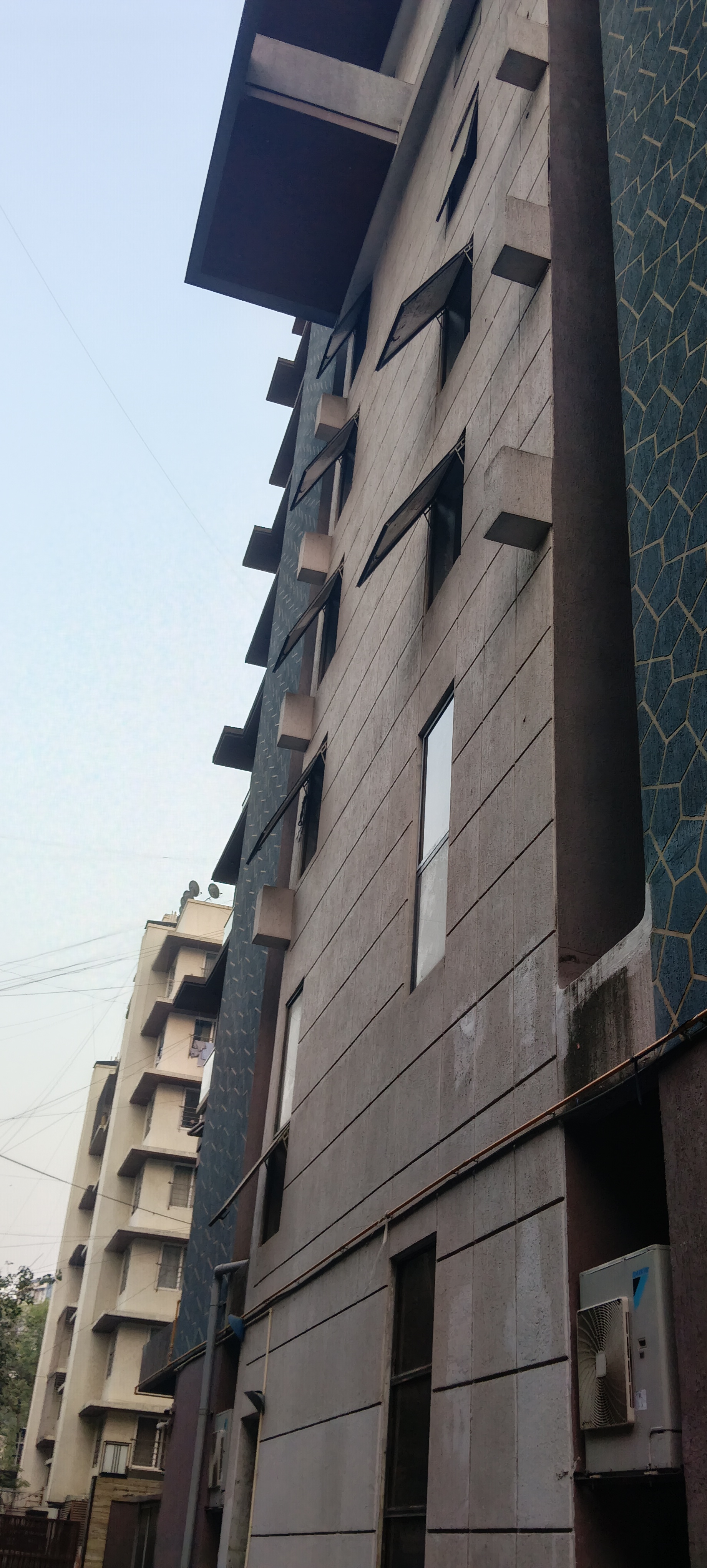 Izzara Building — Premium Residential Glazing, Khar workshop - Image 7
